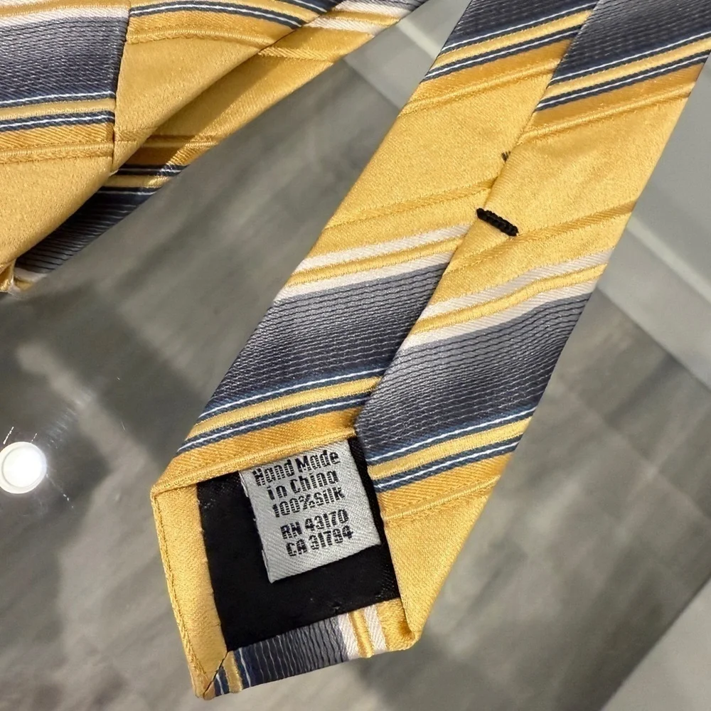 Geoffrey Beene 100% Silk Yellow and Blue Stripe Men’s Tie